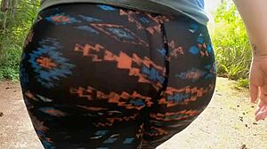 Barmfager milf blinker BBW skønhed i leggings