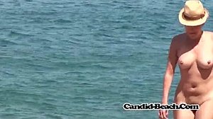 Gran culo redondo, MILFs voyeuristas de la playa y coños depilados