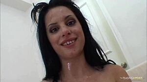 Po pobiranju v nakupovalnem centru, tip naredi mojo tesno pičko, da trepeče... hudiča