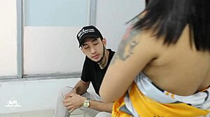 mi madrastra me provoca y después del oral exploto con todo mi semen