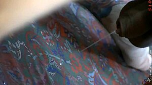 एंटनी निको के पैर फैलाता है, मोटा अनकट लंड चूसता है, टाइट गैंड में उंगली डालता है रॉ एक्शन के लिए