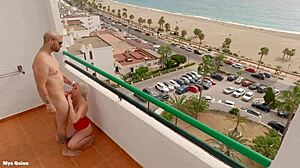 Balkon-Blowjob am Strand mit geilem Blick