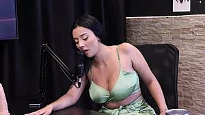 vitoria beatriz shows orgasm sounds in sensual anal game