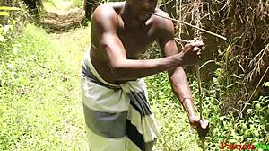 Ele fode mulher cega ao ar livre depois de guiá-la