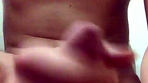 Соло мужская дрочка с интенсивным финалом спермой