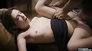 Hé, tu veux savoir comment cette ado 18+ a trompé avec son prof dégueu ?