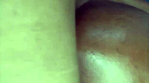 Schiava ebony mascherata riceve creampie in una sessione di scopata BDSM