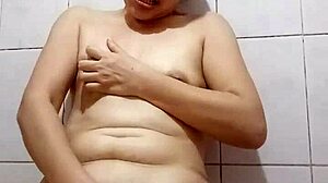 azijska žena raziskuje samostojno užitek pod vodstvom maledoma v tretjem delu