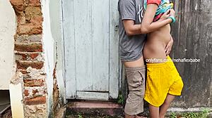 Verklig indisk tjej njuter av offentlig sex med collegekompis