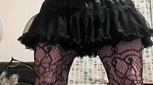 I pissed everywhere on my bedroom floor - hear it loud!