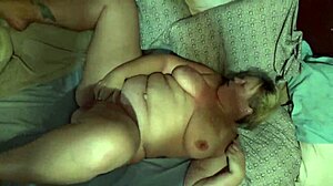 Milf achieves orgasm with big ass