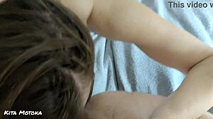 Jag kan inte motstå att slicka min rumskamrats söta arsle