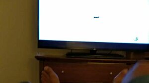 Amateur Young Girl Masturbates With Shaved Pussy