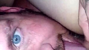 Hé ik verslind het kutje van mijn chick zo geil nu kan niet stoppen met likken! 😜