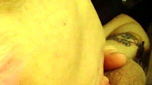 Mrsjay får blowjob som ender i ansikts-sæd i heftig scene