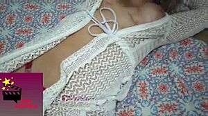 Sobrinho novinho do meu marido veio gozar com a titia gostosa