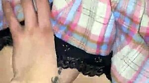 Colegiala est� urgida de sexo