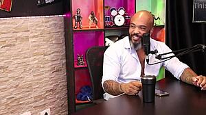 Gabriel And Julia Show Smooth Pussy And Ass