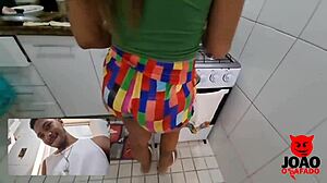 Joaoosafado hamrer Suzy Anderson i kjøkken blowjob