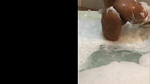 watch this ebony babe masturbate her big ass in the bathtub?
