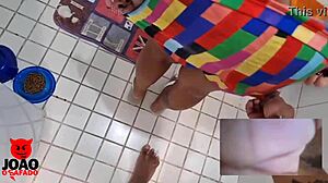 Joaoosafado hamrer Suzy Anderson i kjøkken blowjob