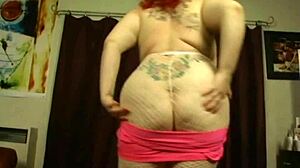 Watch April Flores STUFF her PUSSY!