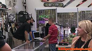 I seen this tattooed babe suckin' dick b'fore sex.