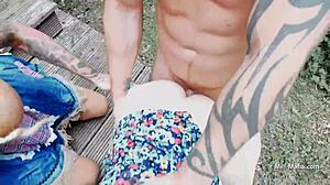 Dua Bimbo Liar di Luar