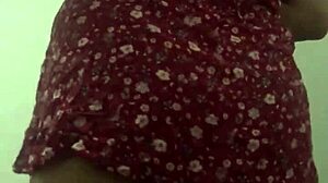 Bajo falda de mi vecina y terminamos cogiendo