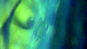 Wow, brunette babe dominerer som sexet lærerinde!