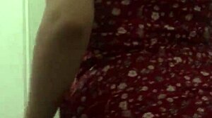 Bajo falda de mi vecina y terminamos cogiendo