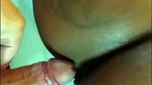 Fodendo e gozando dentro da buceta e no cu da putinha safada