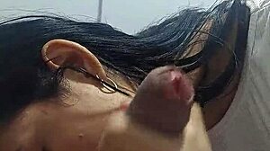 La Amiga De Mi Novia Aprovecha Que Estoy Solo En Casa Y Toca Mi Polla