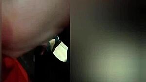 Parei a faxina para chupar meu marido e te fazer um convite