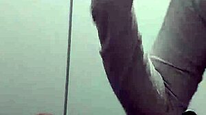 La Amiga De Mi Novia Aprovecha Que Estoy Solo En Casa Y Toca Mi Polla