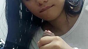 La Amiga De Mi Novia Aprovecha Que Estoy Solo En Casa Y Toca Mi Polla