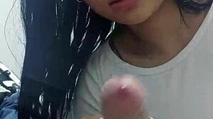 La Amiga De Mi Novia Aprovecha Que Estoy Solo En Casa Y Toca Mi Polla