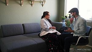 Kalp Atışlarım Hızlanıyor, O Büyük Kıçlı Latina Am Doktorunu Baştan Çıkarıp Durmadan Sikiyor