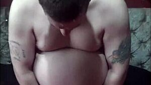 Бисексуал Mark Wright умоляет об анальном экшене и обещает дикий хэндджоб с кончей в домашнем гей-клипе.