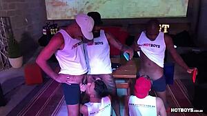 Novinhos Dando Pros Gostosos Maduros Na Orgia Anal Cum.