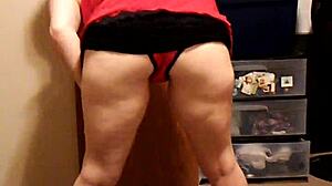 wife uses dildo to fuck her pussy