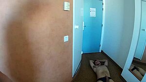 Le piso los huevos y la polla a mi novio y le masturbo con los pies dominaci�n y fetichismo al mismo tiempo este chico va a saber lo que es ser un sumiso su polla es m�a