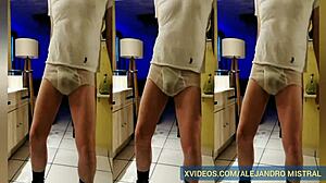 Stoutmoedige homo nylon ondergoed actie met Alejandro Mistrals half erecte pik