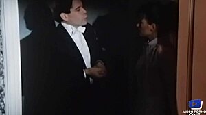 Три флиртующие блондинки жаждут дикой групповухи сегодня ночью