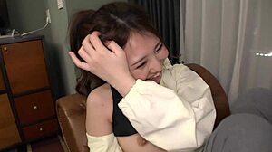 Uber Eats 미녀 유혹해서 호텔 생섹스와 강렬한 오르가즘 배달 파트 3