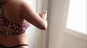 Blonde helps painter, no condom, cum on ass 😏