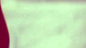 Cielitobebe neukt met benen open