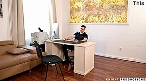 Kuuma peppu tyttö metsästää kukkoa