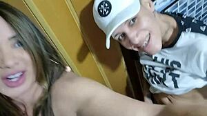 Minhas Amigas Fuderam Agatha Kent com Paixão Intensa no Encontro Ardente