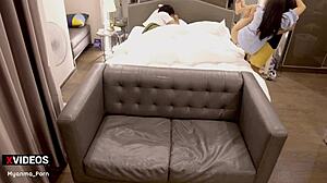 天啊，我居然在用这个大鸡巴操我的继兄！